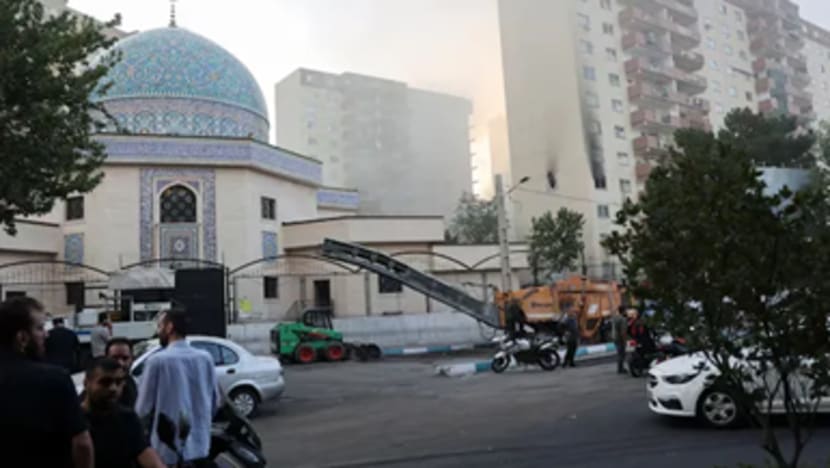 Israel melancarkan serangan terhadap Iran; Teheran menjanjikan 'respons keras dan tegas'