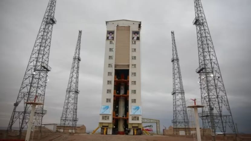 Iran lancar 3 satelit ke orbit Iran lancar 3 satelit ke orbit