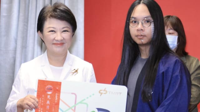 因日本动漫角色一句话  台男挺身与台中捷运持刀歹徒搏斗