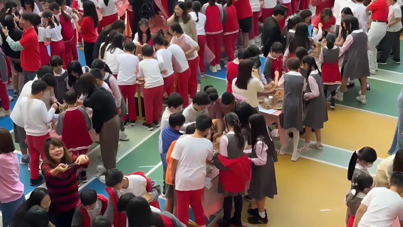 Lebih 1,800 pelajar Sekolah Antarabangsa SG di Hong Kong pecah rekod individu paling ramai sertai 'lo hei'