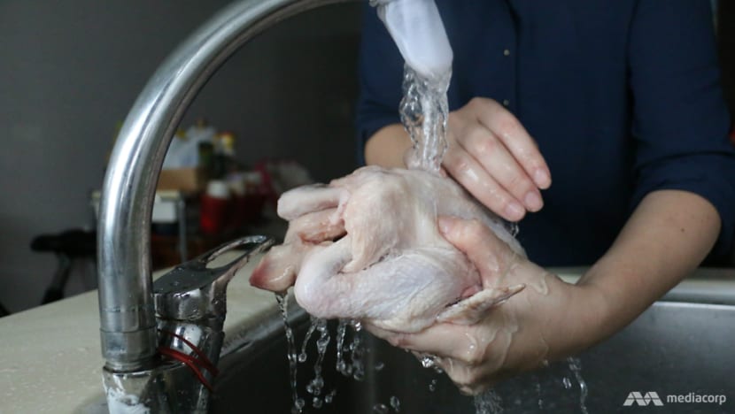Commentary: Here’s why you shouldn’t wash raw chicken before cooking it Commentary: Here’s why you shouldn’t wash raw chicken before cooking it