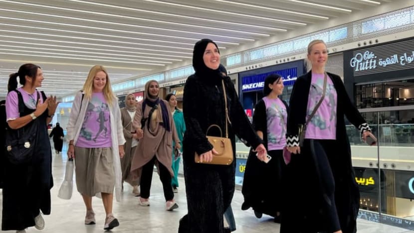 'Terlalu panas di luar': Warga Saudi pilih untuk berjalan, berlari-lari anak di pusat beli-belah