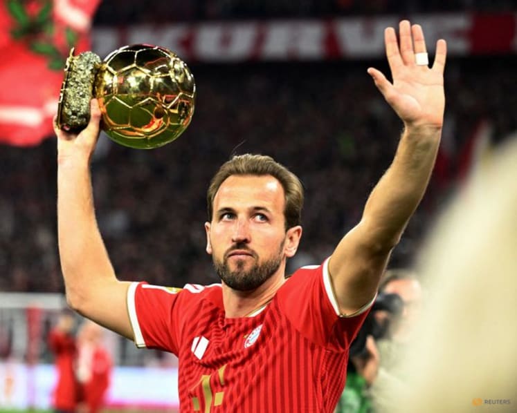 Kane misses penalty, hits post as Dortmund snatch draw