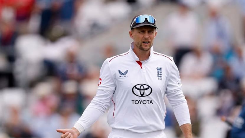 England choose to bowl at The Oval as rain delays start of play