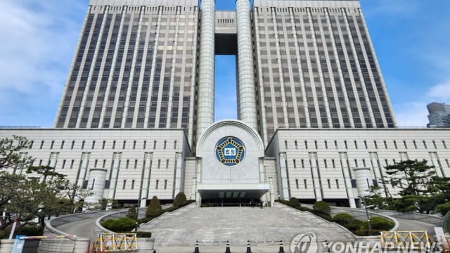 韩男教师性侵少女诱拍性爱片 约120人受害