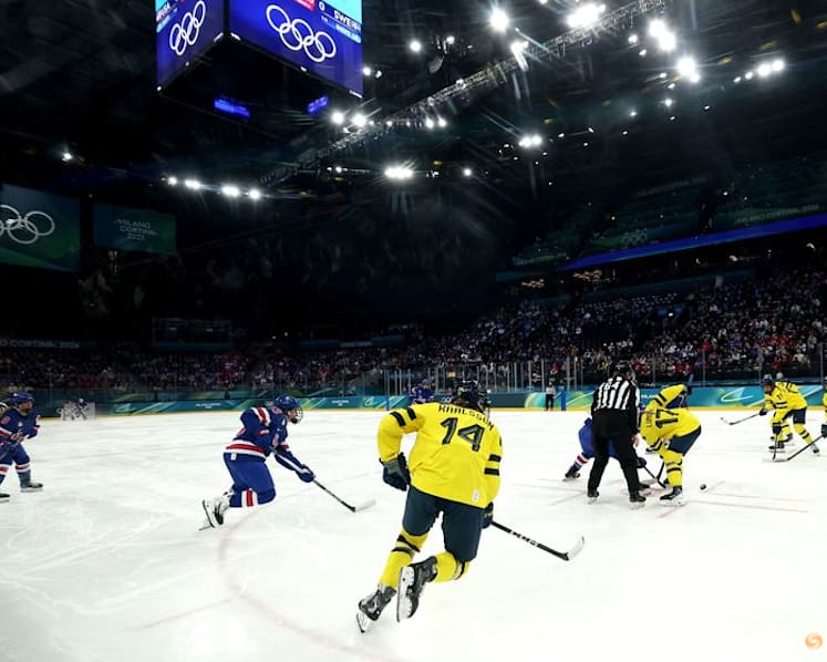 Ice hockey-US slam door on Sweden to reach women's final with Canada