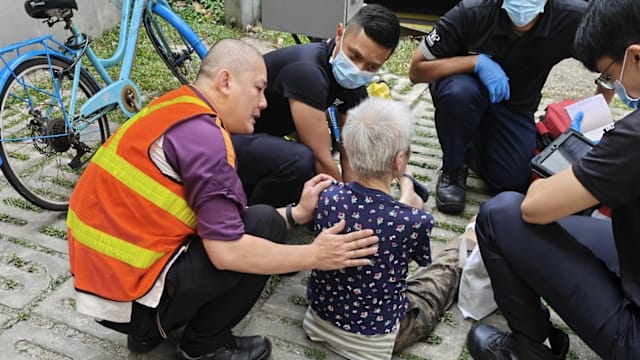 妇女危卧马路中央挡道 新捷运员工耐心安抚获表扬