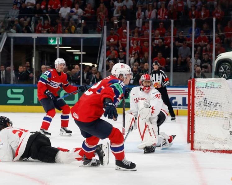 Ice hockey-Norway stun Canada to win sensational bronze at world championship