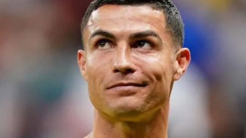 Ronaldo hampir tumbuk pengadil selepas dilayang kad merah dalam perlawanan separuh akhir Piala Super Saudi Ronaldo hampir tumbuk pengadil selepas dilayang kad merah dalam perlawanan separuh akhir Piala Super Saudi