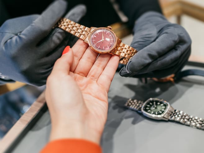 A beginner’s guide to buying pre-owned luxury watches: Risks and tips