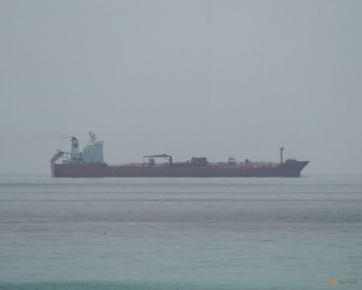 Oil prices slip as traders weigh strong Mideast exports against Gulf tensions