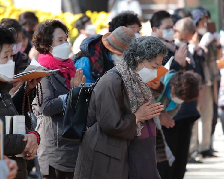 South Korea increases hospital, nursing home tests for COVID-19