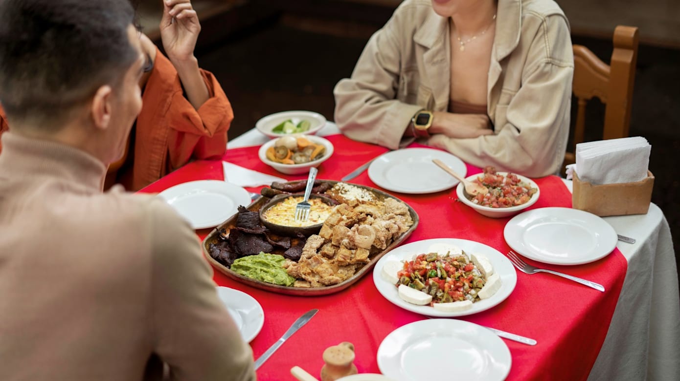 新年饭局多，请客或被请，这些餐桌礼仪不能马虎！