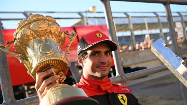F1英国大奖赛：法拉利塞恩斯夺冠