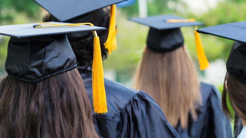 Up to 800 government-funded traineeships for fresh graduates to be offered from October Up to 800 government-funded traineeships for fresh graduates to be offered from October