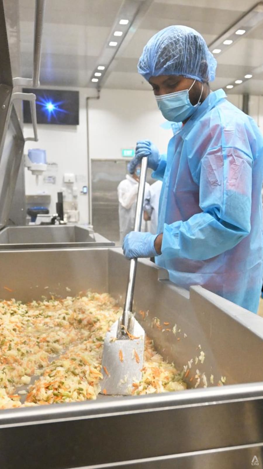 Inside a central kitchen as some schools roll out new canteen model