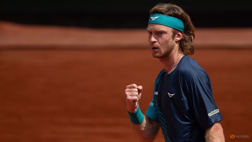 Rublev's red mane grows on fans as results shift perception