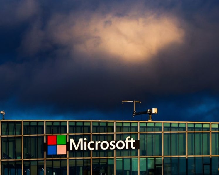 US tech shares hold steady after Trump unveils $100,000 H-1B visa fee