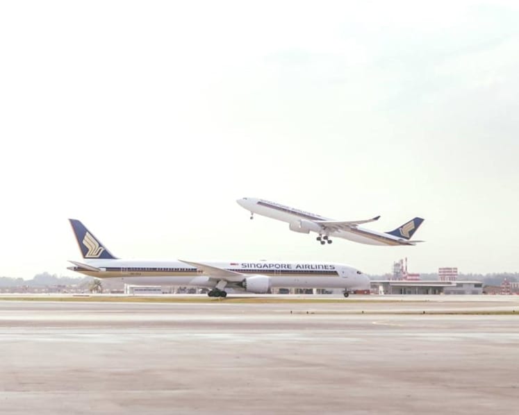 SIA cuts senior management pay by up to 15 per cent, staff offered no-pay leave