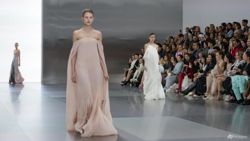 Fendi caps couture with futurism-tinged ode to Lagerfeld at Paris Fashion Week Fendi caps couture with futurism-tinged ode to Lagerfeld at Paris Fashion Week