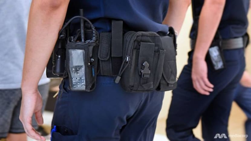 2 ditangkap: Guna kata kesat, kekerasan jenayah terhadap polis, pegawai jarak selamat