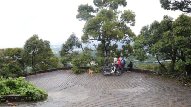 槟城“小云顶”风景美路崎岖 当地人：不敢开车上去