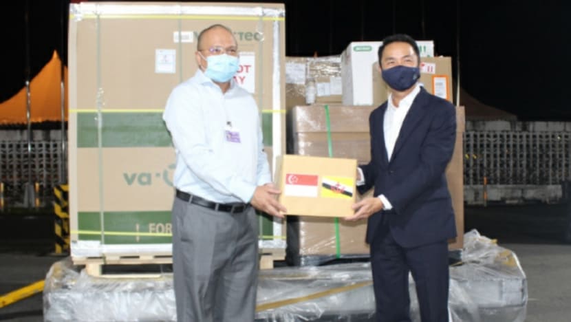 Singapore sends 100,000 doses of Moderna COVID-19 vaccine to Brunei Singapore sends 100,000 doses of Moderna COVID-19 vaccine to Brunei