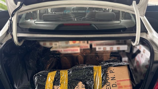 轿车暗格藏逾700条烟 马国司机兀兰关卡被拦
