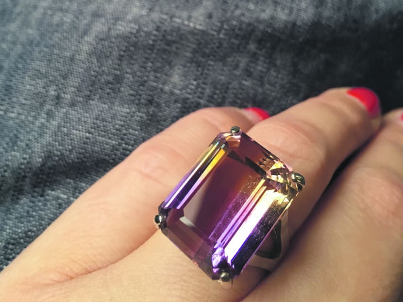 You’re not the only one bored with round diamond rings