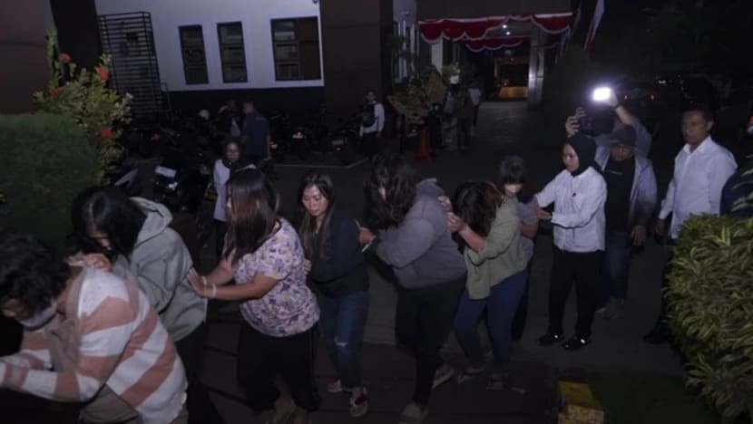 Dihargai belasan juta, bagaimana bayi Indonesia bisa diselundupkan dan dijual ke Singapura?