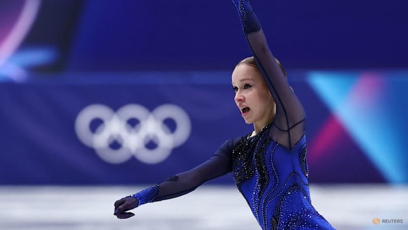 Figure Skating-Crowd lift helps Israel's Seniuk qualify for free skate