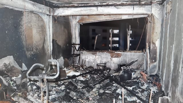 裕廊东一组屋单位凌晨失火 邻居吸入浓烟送院