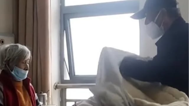 照顾卧病母亲20年 中国男子崩溃：怎么不去死！