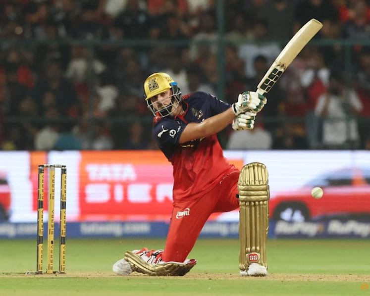 Bengaluru's six-hitting machine David hits the roof