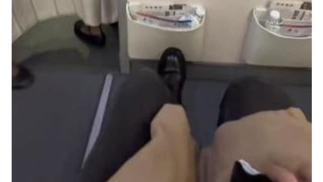 女子强行下机导致航班延误 航空公司：没义务赔偿其他人