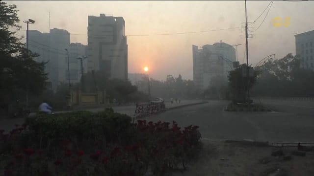 巴基斯坦拉合尔空污指数飙至400多点 达危险水平