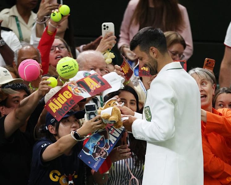 Djoker Djokovic scares ball girl, then eyes McIlroy's Green Jacket