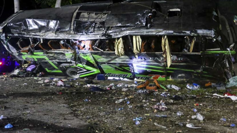 Faulty brakes blamed for Indonesia bus crash which killed 11, injured dozens Faulty brakes blamed for Indonesia bus crash which killed 11, injured dozens