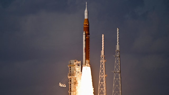 NASA“阿尔忒弥斯二号”发射升空 逾半世纪首次载人绕月飞行