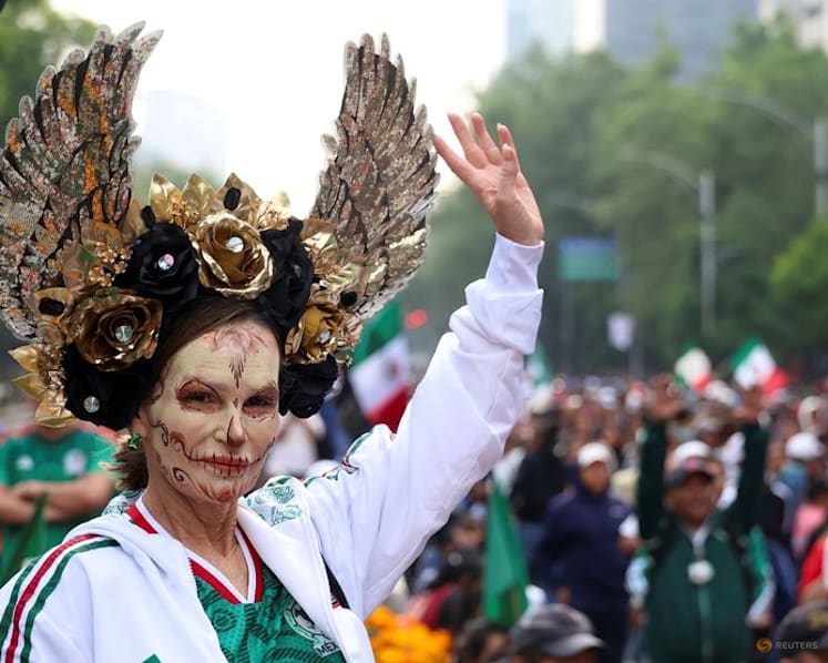 Mexico City chases world record for largest Mexican wave ahead of World Cup