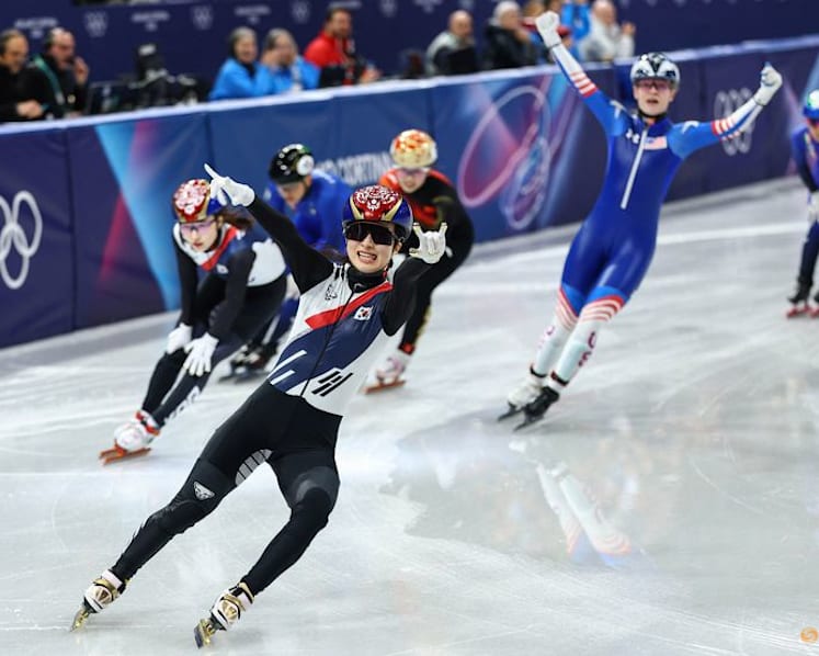 Short track-South Korea's Kim wins women's 1,500m, Fontana misses out on medal