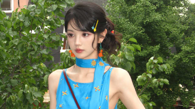 晒情侣同款炒饭被抓包？田曦薇直播认了：我请客