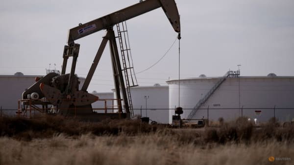 Oil falls as traders note jump in US crude stockpiles - Channel News Asia (Picture 2)