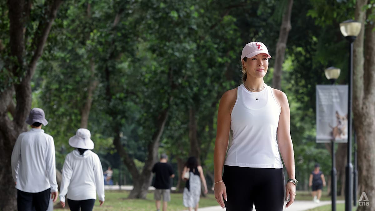 একটি ‘নিখুঁত’ প্রবাসী জীবনের পিছনে, এই ব্রিটিশ মহিলা নিঃসঙ্গতা এবং উদ্বেগকে পরাজিত করে প্রতিদিনের হাঁটাহাঁটি একটি আন্দোলনে পরিণত হয়েছিল