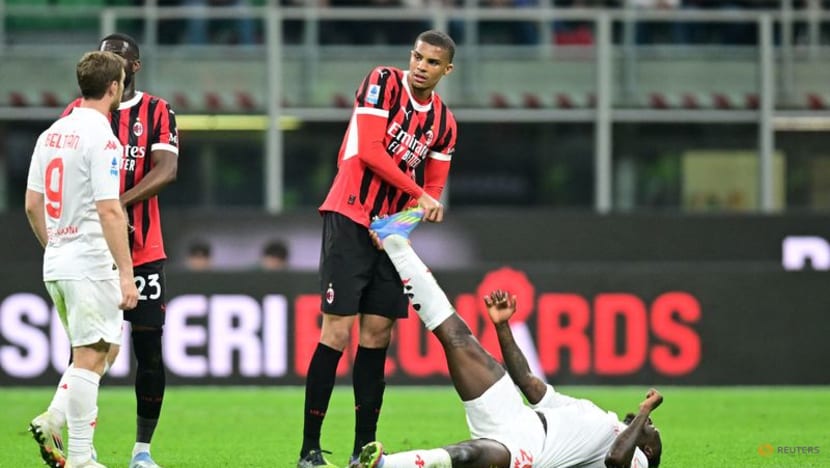 Milan snatch 2-2 draw against Fiorentina as form slump continues