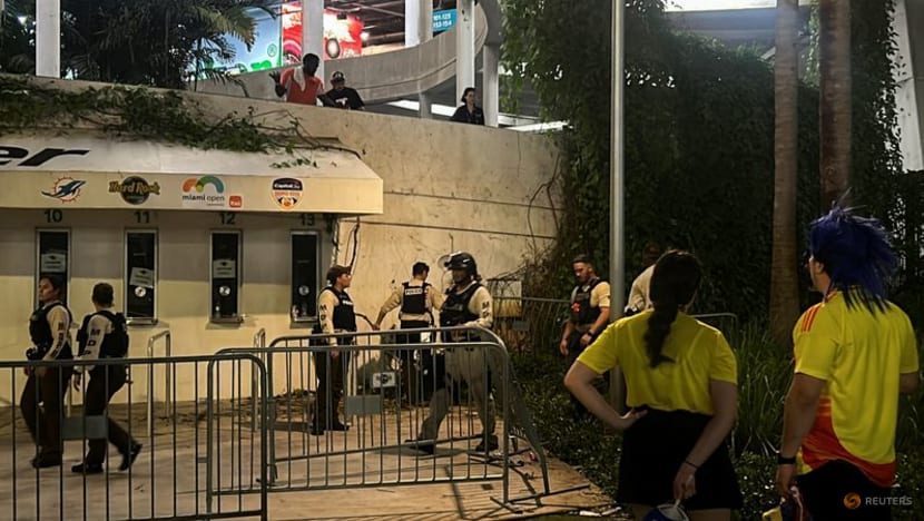 Copa final delayed after ticketless fans rush stadium gates Copa final delayed after ticketless fans rush stadium gates