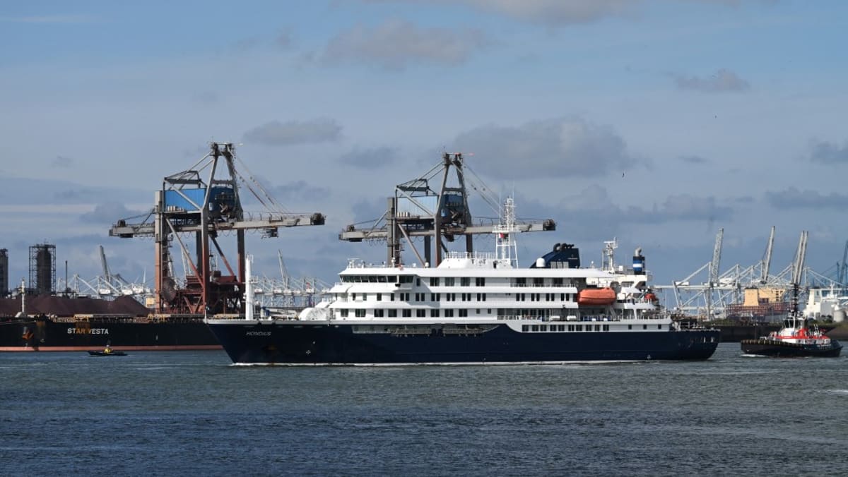 Hantavirus-hit cruise ship docks in Rotterdam at voyage end