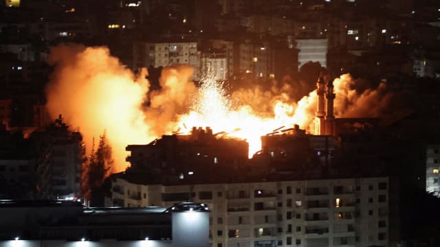 以色列空袭黎巴嫩首都郊区 迫使数以千计人民在哈芝节前夕逃亡