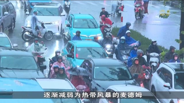 台风麦德姆肆虐中国南部沿海后 向越南北部移动