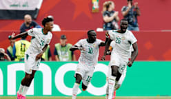 Five-star Senegal keep World Cup hopes alive and send Iraq home